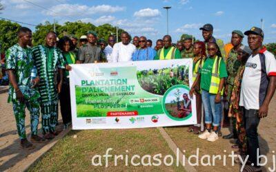 Développement durable à Savalou : AFRICA SOLIDARITY au coté de son partenaire ADCS pour une plantation d’alignement historique à Savalou